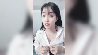 Thỏ Xinh SV năm nhất  Vú To show hàng cực nứng