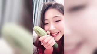 Phần 9: gái xinh thủ dâm rên rỉ với dưa chuột sướng chảy nước