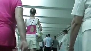 Quay lén dưới váy của các cô gái P1