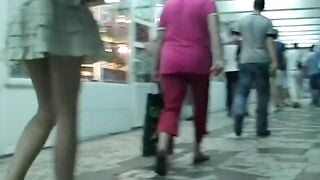 Quay lén dưới váy của các cô gái P1