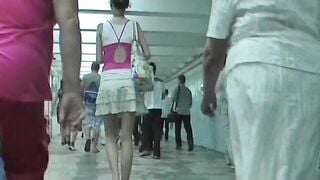Quay lén dưới váy của các cô gái P1
