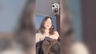 Nhật Anh 2k6 xinh gái dâm đãng call sex thủ dâm cùng thằng bạn thân để kiếm tiền