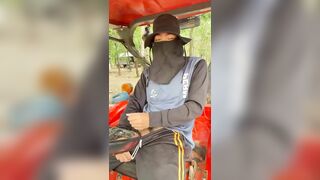 Đang đi làm mà nứng cặc ,