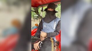 Đang đi làm mà nứng cặc ,