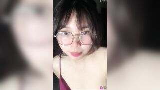 sáng là con ngoan của bố mẹ tối là con đĩ dâm đãng của các anh