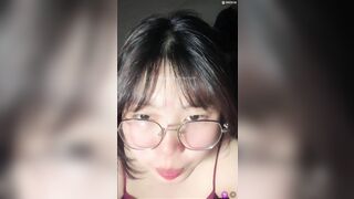 sáng là con ngoan của bố mẹ tối là con đĩ dâm đãng của các anh