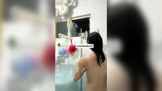 Bé Mới Lớn Đi Tắm Show Hàng Thủ dâm trong nhà tắm