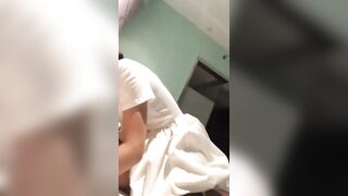 buổi đi date đầu tiên em mặc bộ váy trắng đẹp lung linh mà anh cho em vào khách sạn