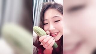 Thảo Baby 2006 live thủ dâm bắn nước rên rỉ với con cu giả Phần 21
