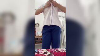 Lại là em học sinh vừa đi học về cái liền cởi đồ để quay clip thủ dâm. Full in cmt