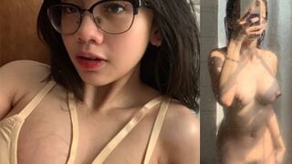 Clip Hot Mỹ Nhi 2003 Vòng Nào Ra Vòng Đó