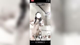 Em gái teen dáng múp đi đặt cam quay cảnh tắm làm kỉ niệm