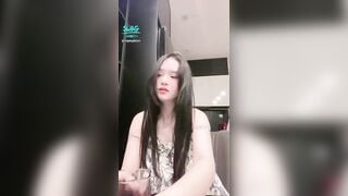 gái xinh thất tình uống say rồi ngồi thủ dâm móc bướm bắn nước lênh láng như mưa