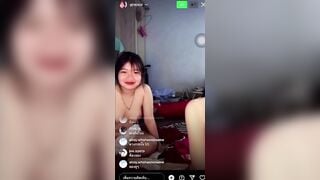 gái xinh thái lan live ig show hàng cùng với con bạn
