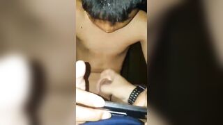 Sục cùng anh trai
