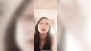 bé học sinh xinh gái kính cận vú to tròn nghỉ hè ở nhà 24/24 call sex để kiếm tiền