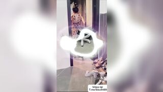 Anh em đi lựa trái cây với em không?