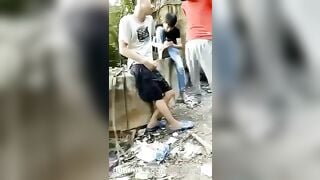 Máy thằng nhóc rủ nhau ga sao vườn