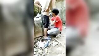 Máy thằng nhóc rủ nhau ga sao vườn