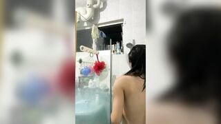 Bé yêu đi tắm quay lại gửi cho người iu