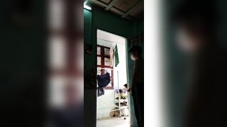 Nứn cặc thủ dâm cửa phòng trọ