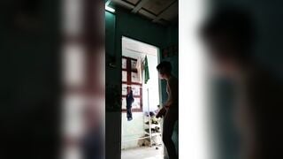 Nứn cặc thủ dâm cửa phòng trọ