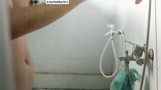 Quay lén em họ non tơ dáng ngon đi tắm