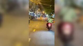 Sex Full Clip Gái Nước Ngoài (Nga) Khoả Thân Đi Bộ Giữa Phố Nha Trang