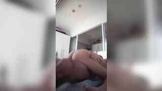 em ghệ mông to dâm dục nhấp hết sức trên con cu to và dài