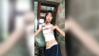 full clip bé này show hàng bú cu bạn trai cực điệu nghệ