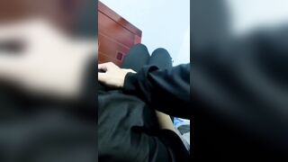 rủ em vào khách sạn để làm tình mà ngại quá nên chỉ có nằm sờ vú em