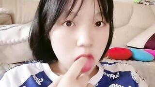 em HS non tơ mới lớn ở nhà 1 mình lên cơn nứng lồn cần anh nào qua giúp em