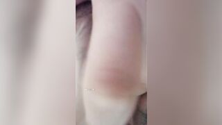 em HS non tơ mới lớn ở nhà 1 mình lên cơn nứng lồn cần anh nào qua giúp em