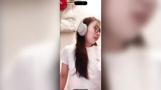 E du học sinh nứng lồn bị trai dụ call sex thủ dâm show hàng