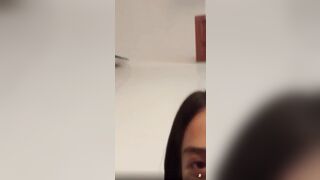 bé HS mới lớn thủ dâm móc bím với cán của gáo múc xanh cực điêu luyện