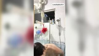 em HS vú to quay cảnh đi tắm cho ny xem