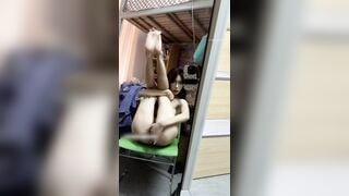 Clip Hot Sinh Viên Vạch Bướm Kiếm Tiền Trong Phòng Ký Túc Xá
