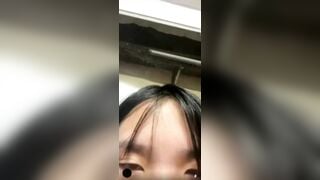 bé HS non tơ xinh gái dạng chân ngồi móc nhẹ nhàng cực nứng