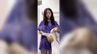 em hàng xinh gái dáng ngon nuột lộ clip show hàng cho trai xem
