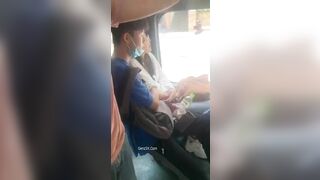 Sex Mò Vú Người Yêu Trên Xe Buýt Công Cộng Bị Quay Lại