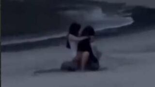 Sex Cặp Đôi Địt Nhau Trên Bờ Biển Vắng Người Bị Ngư Dân Quay Lại