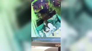 HS mới lớn vào quán nước bú cu làm tình cùng nhau ngay trong quán