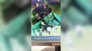 HS mới lớn vào quán nước bú cu làm tình cùng nhau ngay trong quán