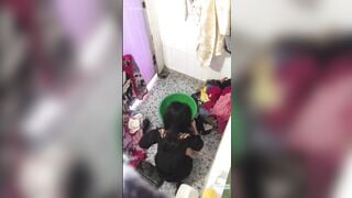 Quay lén e sinh viên mình dây lồn k lông chung trọ đi tắm nào ngờ e đái luôn trg đấy