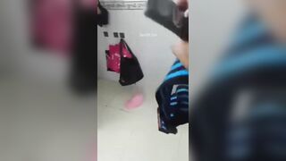 Sex Cho Vợ Đi Làm Công Nhân Dắt Trai Về Phòng Ngủ Xài Cả Dầu Gội Durex