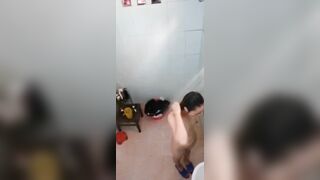 Quay lén em sinh viên năm nhất tắm