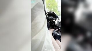 E người yêu nứng lồn cưỡi ngựa b trai public trên oto bất kể người khác có đg nhìn vô