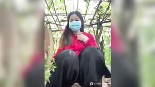 Sex Chị Gái Miền Tây Thủ Dâm Ngoài Vườn Vỗ Lồn Đen Đét