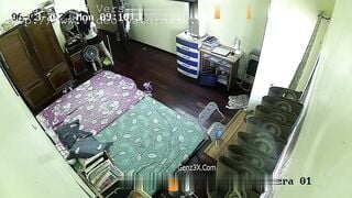 Sex Bố Dượng Gắn Camera Quay Lén Phòng Con Gái Mới Lớn