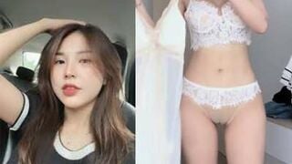 Sex Đan Phượng Shop 98 Khoe Khe Lồn Sạch Sẽ Không Lông